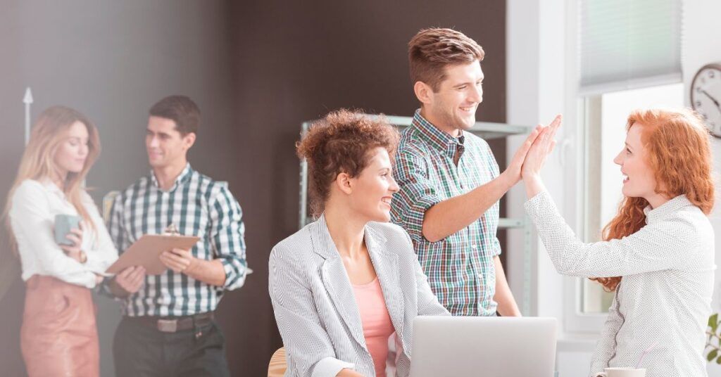 ambiente-trabajo-motivador-recursos-humanos-experience-wiser